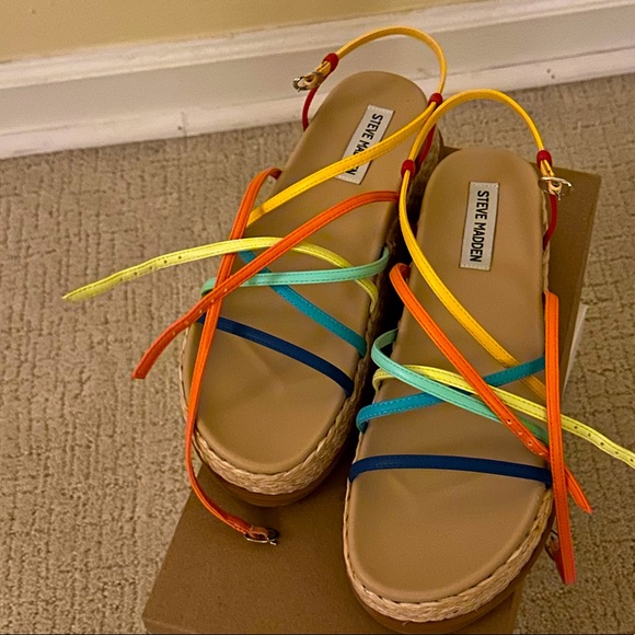 Multi-colored sandals - Picture 2 of 3